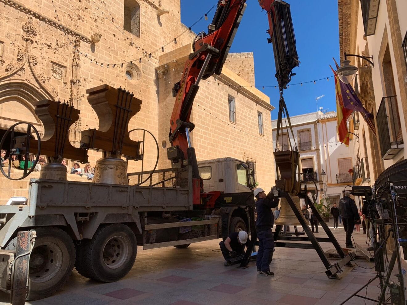 Las cuatro campanas de la Iglesia de San Bartolomé llegan restauradas a Xàbia (8)