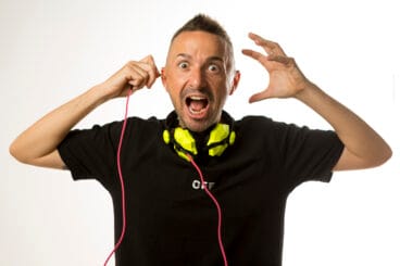 En sus inicios, Palas empezó a presentarse a distintos concursos como DJ