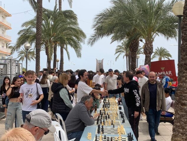 Imagen: Partidas de ajedrez en el Mig Any Fiestas de Loreto 2024