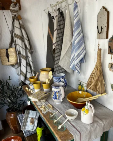 Piezas únicas y decoración vintage de artesanos locales en Atelier del Mar