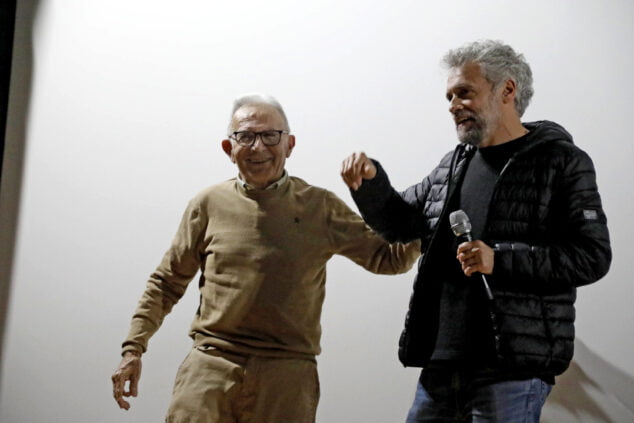 Imagen: Pau Durá con Antonio Catalá, propietario del Cine Jayan de Xàbia