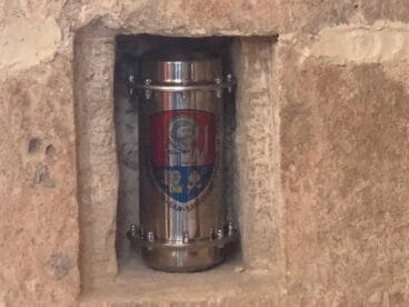 Sepultan una cápsula del tiempo en el campanario de la Iglesia de San Bartolomé de Xàbia (6)