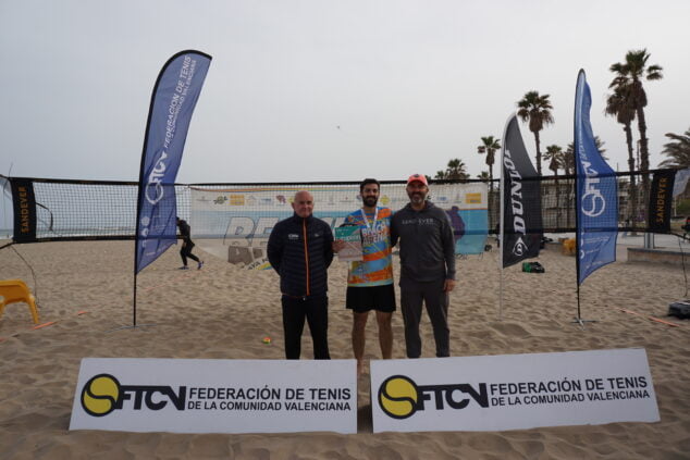Imagen: Sergio Grimalt, campeón de tenis playa Comunitat Valenciana