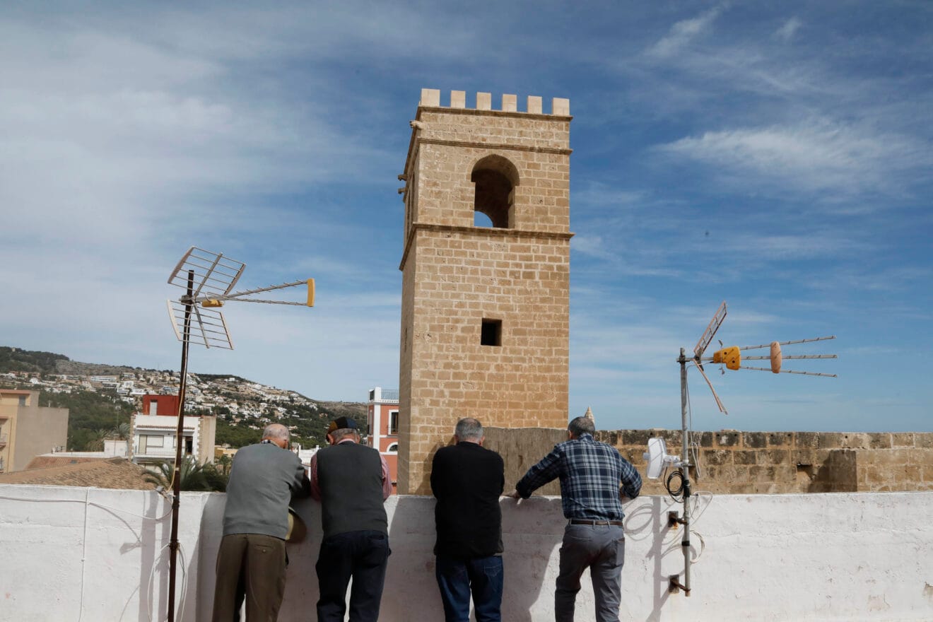 Subida de campanas de la Iglesia de San Bartolomé (28)