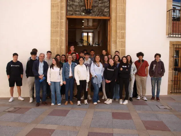 Imagen: Alumnos del IES La Mar visitan el Ayuntamiento de Xàbia