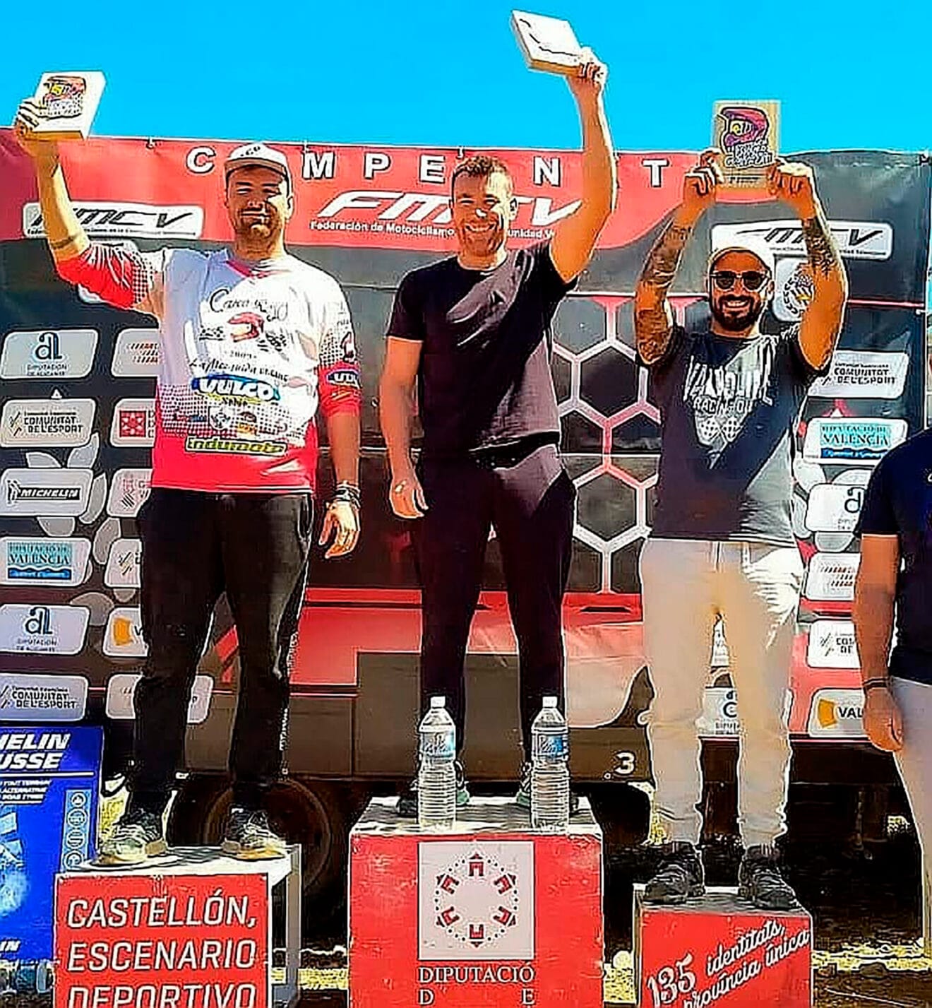 Cristóbal Cholbi en el podio de la Resistencia de Enduro en Vila de Cati