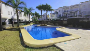 Disfruta de esta piscina refrescante durante tu escapada