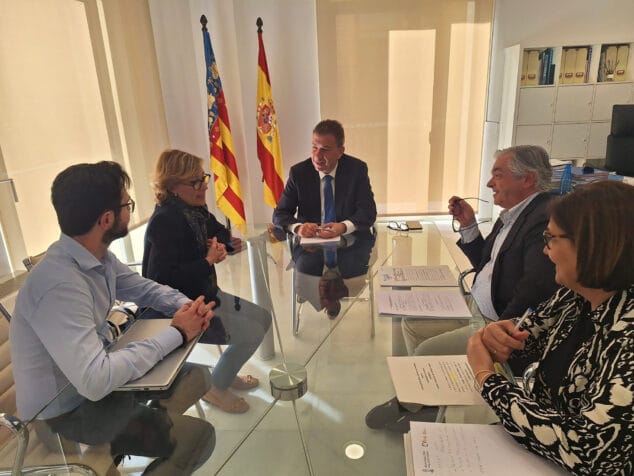 Imagen: Formalización de la cesión de parcelas