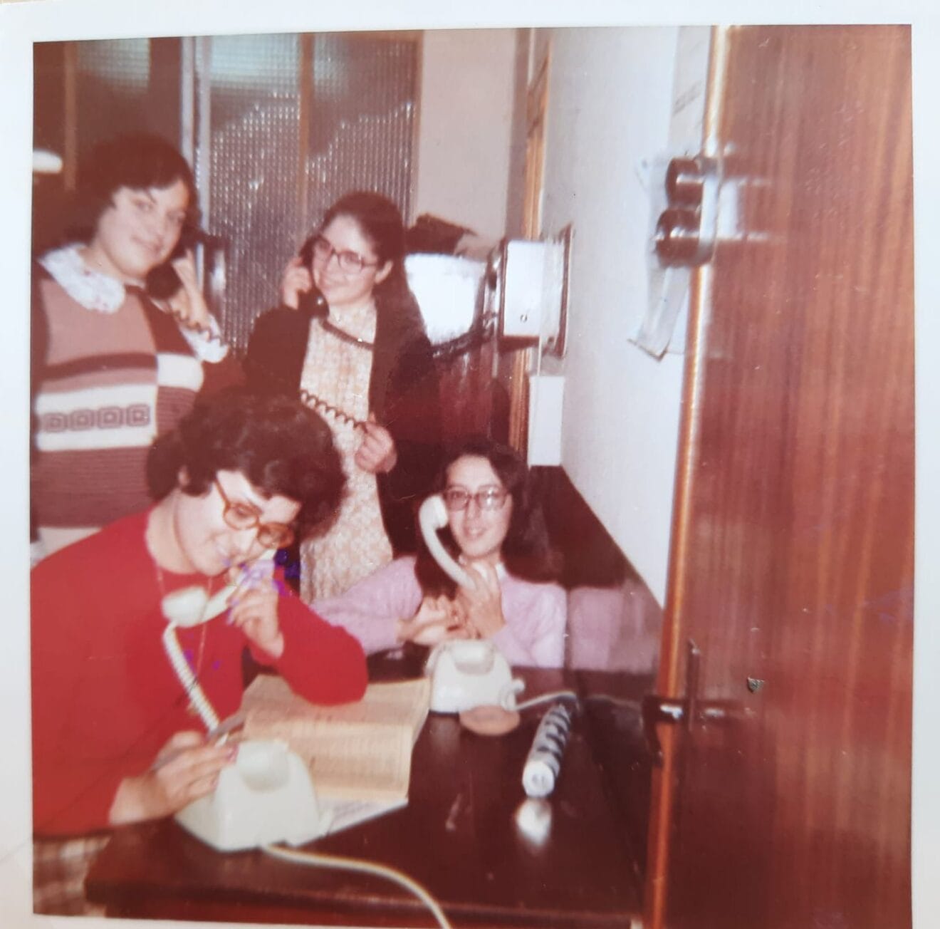 Algunas de las telefonistas de Xàbia en los años 70