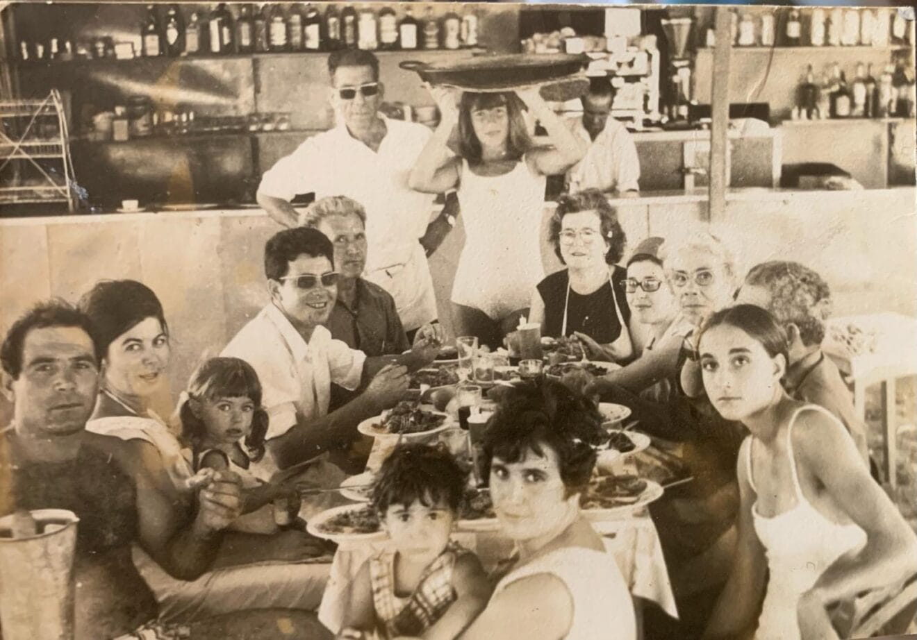Clientes en el Merendero Diana de Xàbia en los años 60
