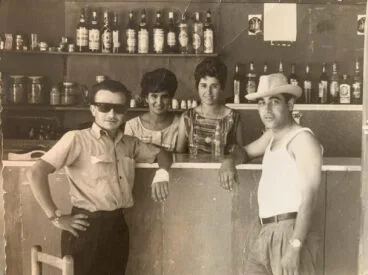 Clientes y camareras en el Chiringuito Diana de Xàbia