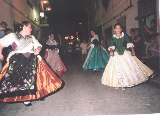 Imatge: Dansà al carrer Nou l'any 2000