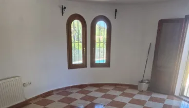 Descubre los espacios versátiles de esta villa