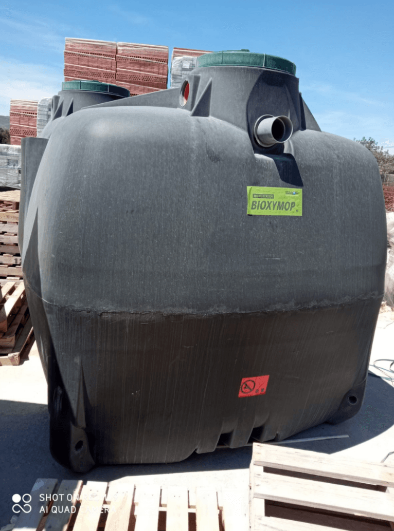 Fosas para ocho personas en La Vibro