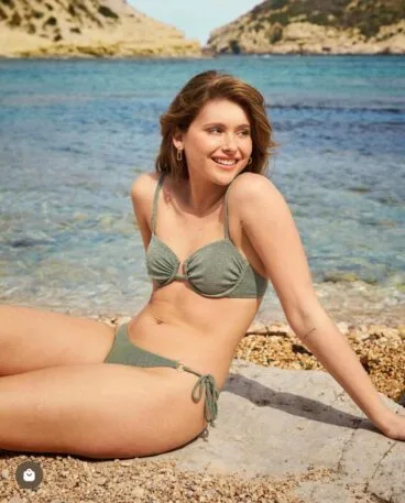 Nicole Wallace en la Cala de la Barraca promocionando la colección de Women’secret en Xàbia