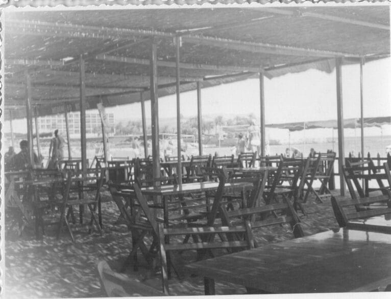 Terraza del merendero Nesfor en la playa del Arenal de Xàbia