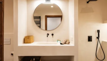 Una aseo decorado meticulosamente para mejorar tu relajación