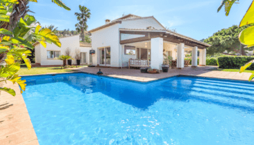 Una villa moderna y con grandes espacios en Jávea