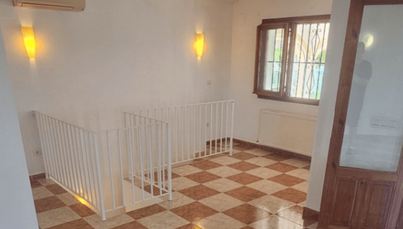 Una villa repartida en dos plantas