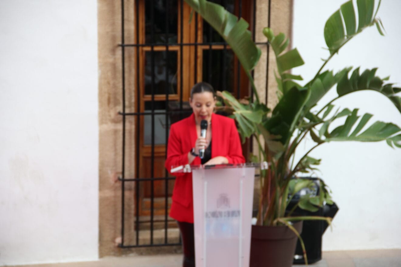 Acto de entrega de bandas y distintivos a los cargos de Fogueres 2024 (2)
