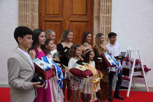 Imagen: Acto de entrega de bandas y distintivos a los cargos de Fogueres 2024