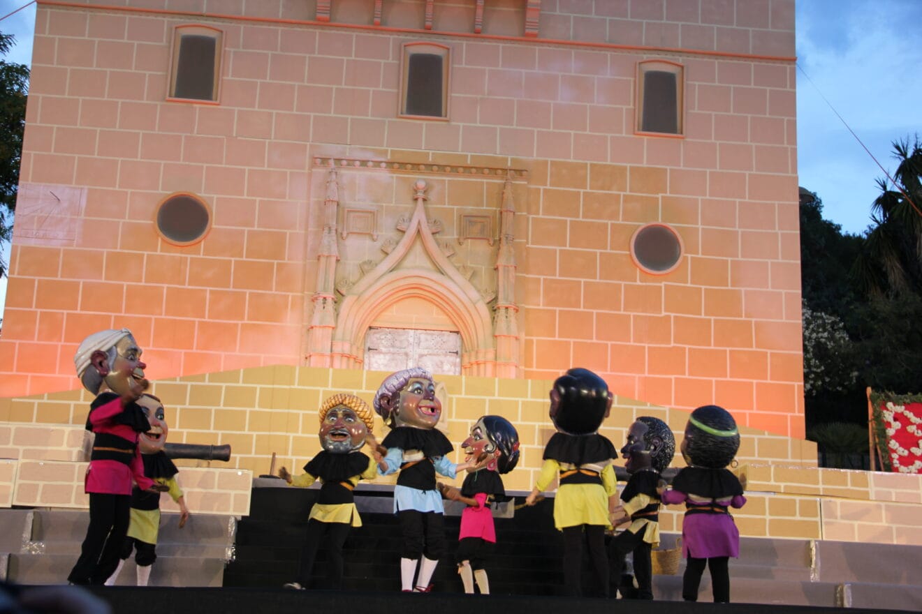 Hommage an Königinnen und Präsidenten zum 75. Jahrestag von Fogueres Xàbia (1)