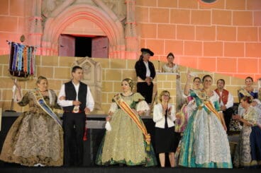 Acto homenaje a reinas y presidentes por el 75 aniversario de Fogueres Xàbia (115)