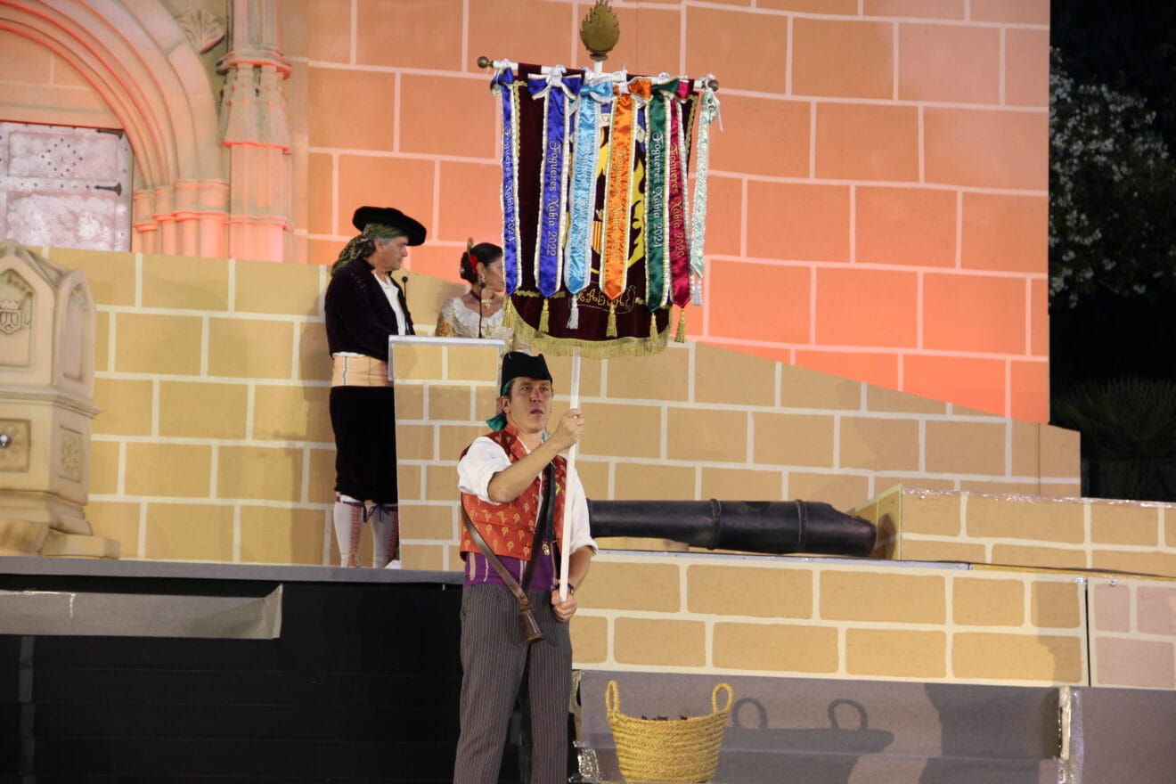 Hommage an Königinnen und Präsidenten zum 75. Jahrestag von Fogueres Xàbia (14)