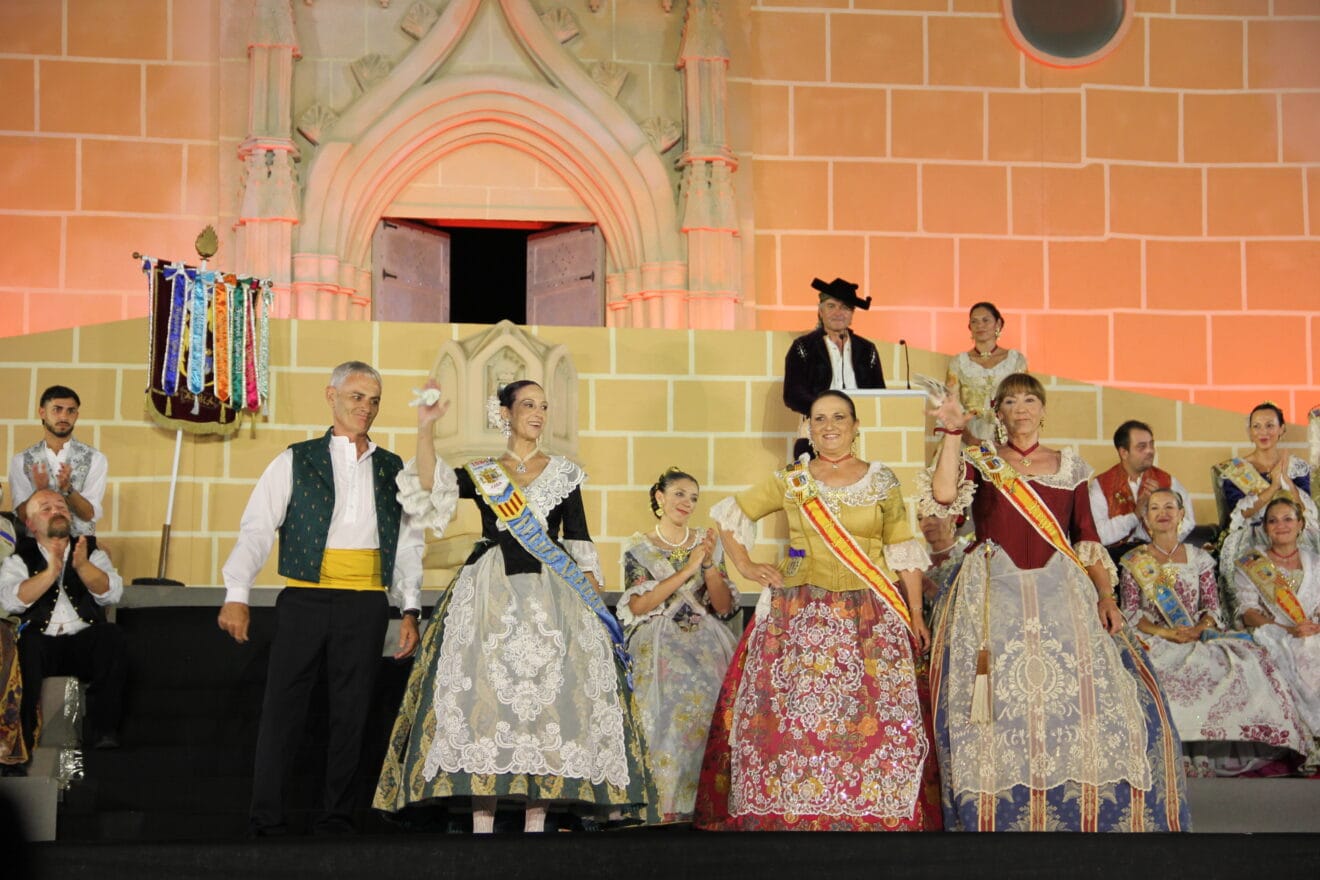 Hommage an Königinnen und Präsidenten zum 75. Jahrestag von Fogueres Xàbia (192)