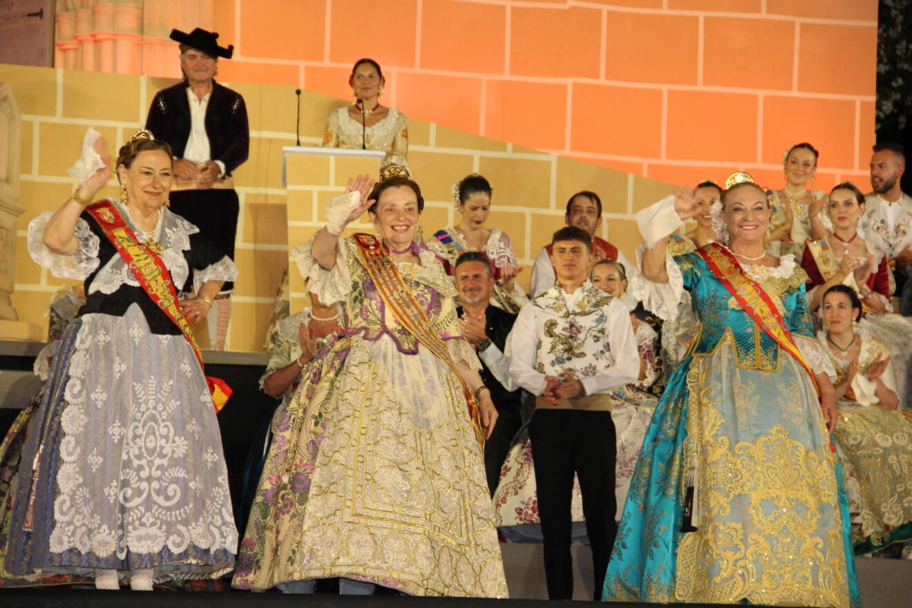 Hommage an Königinnen und Präsidenten zum 75. Jahrestag von Fogueres Xàbia (252)