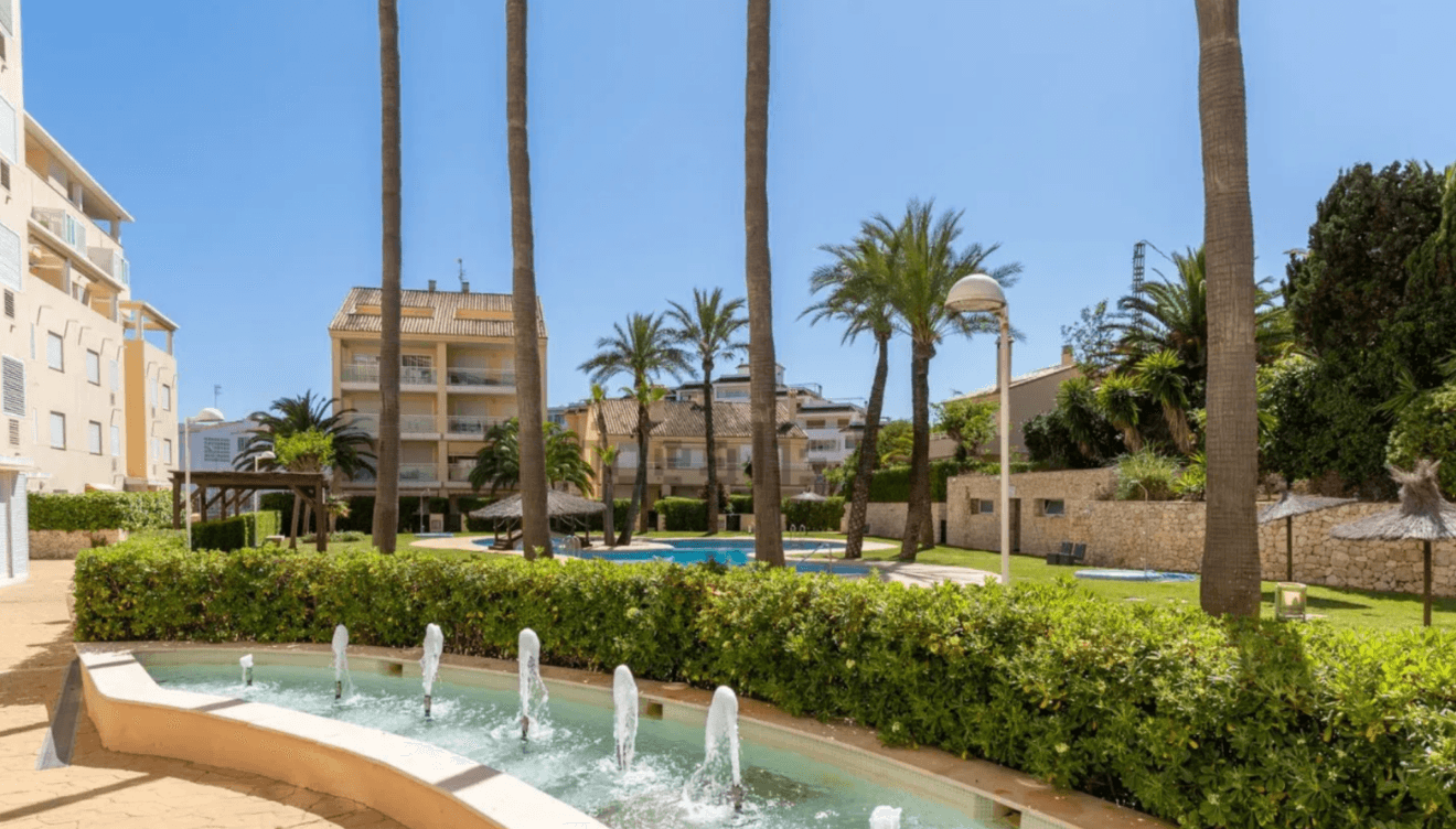 Apartamento con jardines y piscina en Jávea