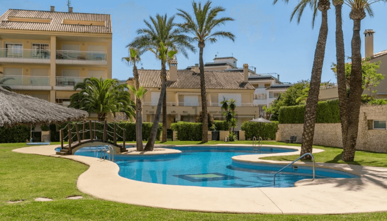 Apartamento con piscina comunitaria