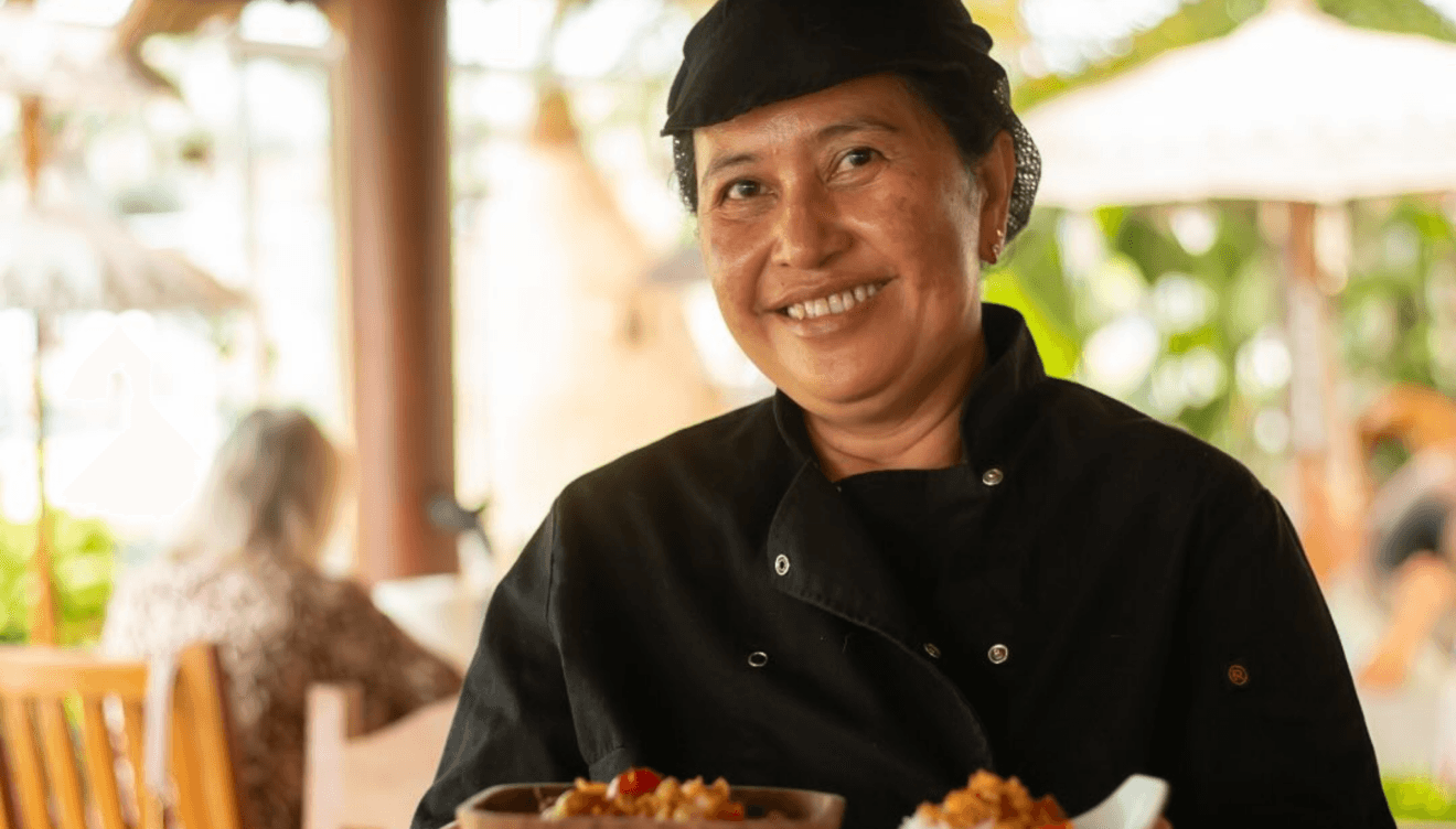 Ayu, jefa de cocina, plasma en cada plato su amor por la cultura de Indonesia