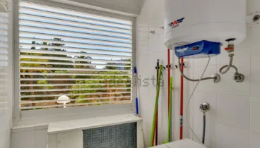 Cocina con zona de lavandería