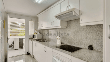 Cocina totalmente equipada en luminoso apartamento en Jávea