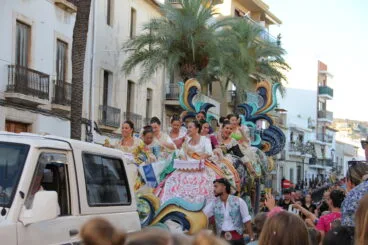 Desfile de Carrozas 75 aniversario Fogueres (25)