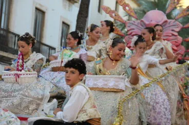 Desfile de Carrozas 75 aniversario Fogueres (3)