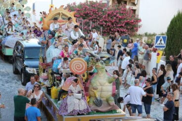 Desfile de Carrozas Fogueres Xàbia 2024 (113)