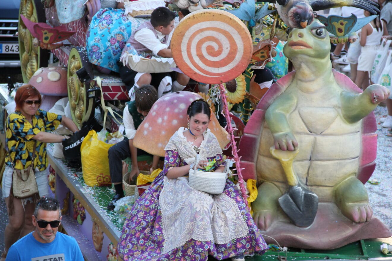 Desfile de Carrozas Fogueres Xàbia 2024 (114)