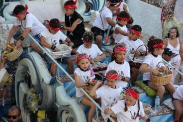 Desfile de Carrozas Fogueres Xàbia 2024 (12)