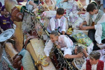 Desfile de Carrozas Fogueres Xàbia 2024 (148)