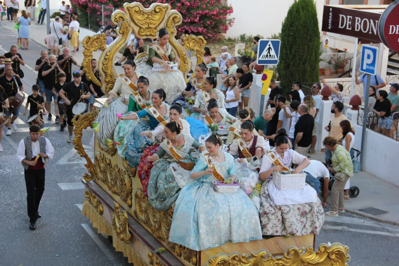 Desfile de Carrozas Fogueres Xàbia 2024 (16)
