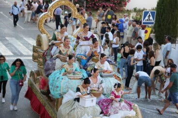 Desfile de Carrozas Fogueres Xàbia 2024 (60)