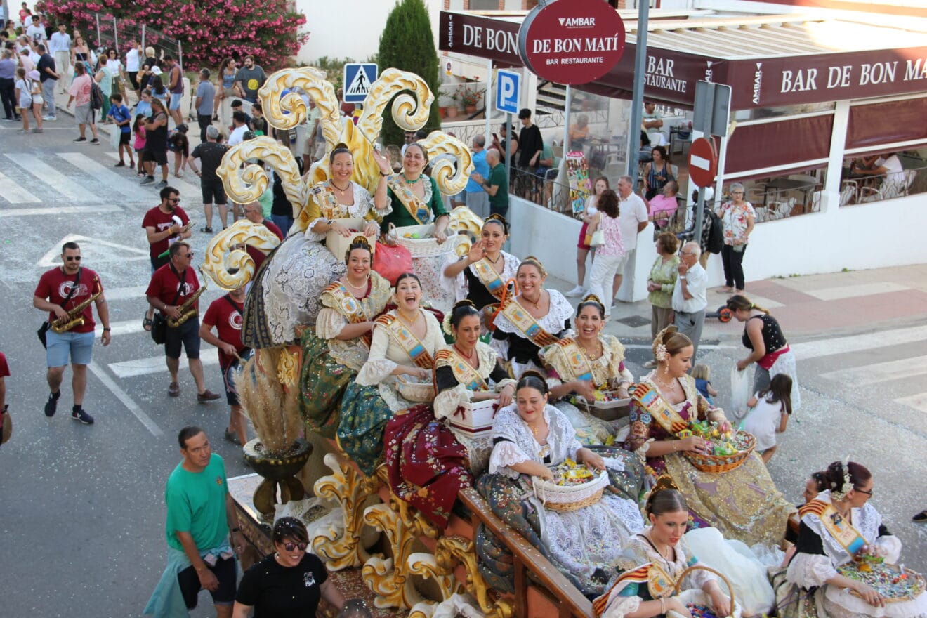 Desfile de Carrozas Fogueres Xàbia 2024 (69)