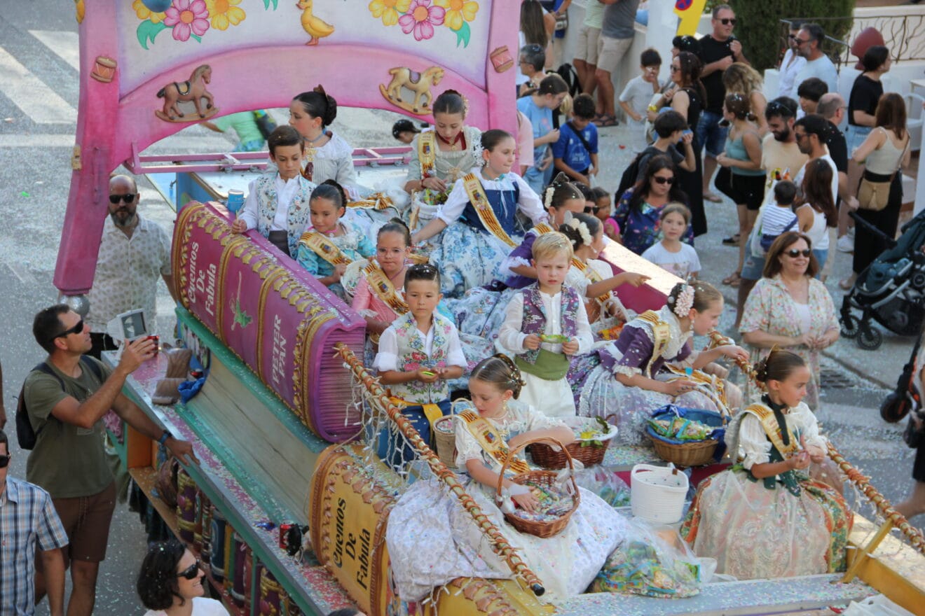 Desfile de Carrozas Fogueres Xàbia 2024 (78)