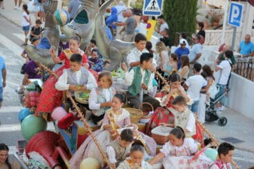 Desfile de Carrozas Fogueres Xàbia 2024 (86)
