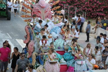 Desfile de Carrozas Fogueres Xàbia 2024 (90)