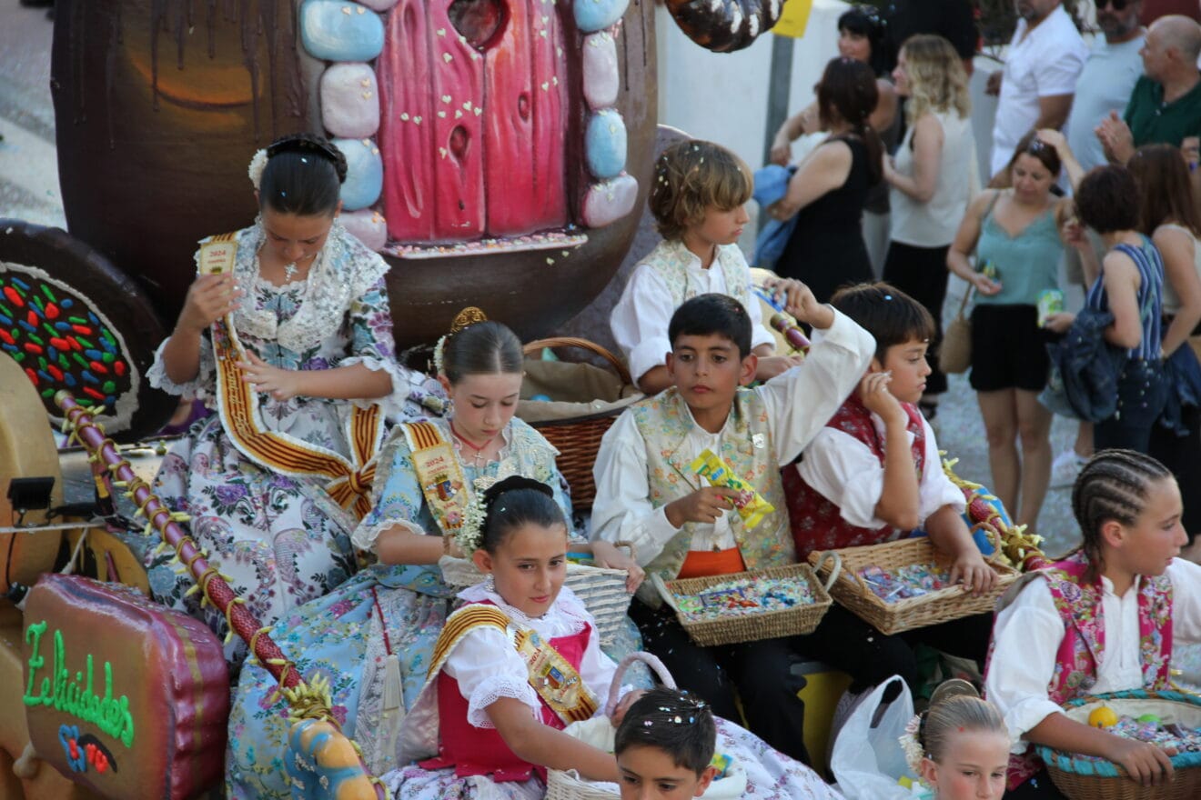 Desfile de Carrozas Fogueres Xàbia 2024 (98)