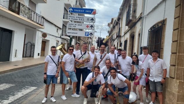 Imagen: Charanga en el Dia de Quintaes 2024 Fogueres Xàbia