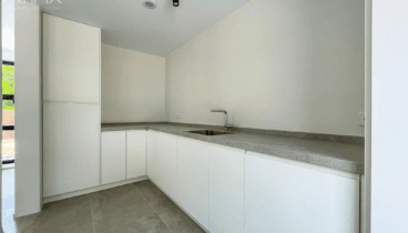 Genießen Sie die Zubereitung der besten Gerichte in einer geräumigen und minimalistischen Küche